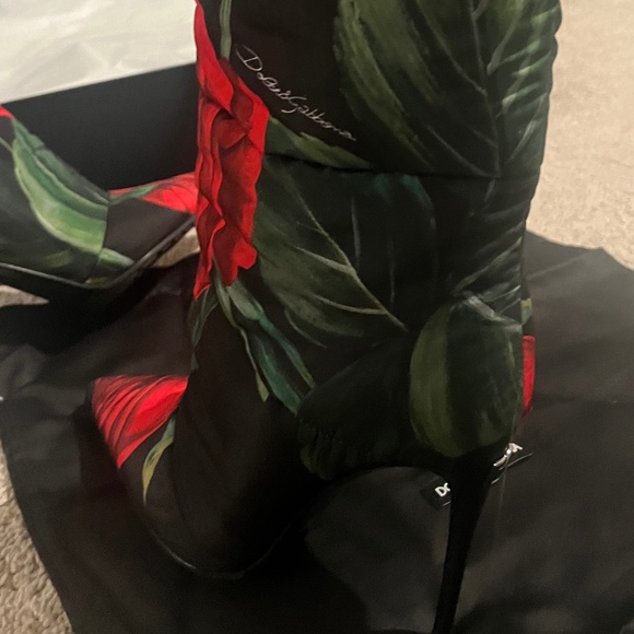 Dolce & Gabbana Rose Puffer Boots - Picture 10 of 10